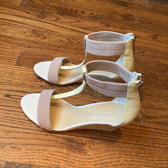 Sandals - Picture 3 of 5